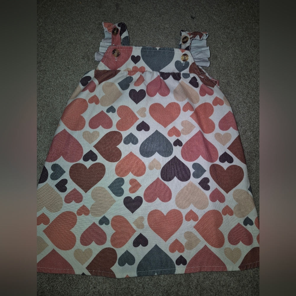 ⭐️⭐️5/$15. SHEIN Heart Pattern Kids Dress - Multicolor